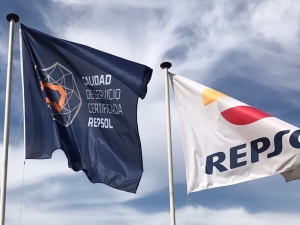 Bandera con la que Repsol destaca la excelencia en el servicio de sus gasolineras